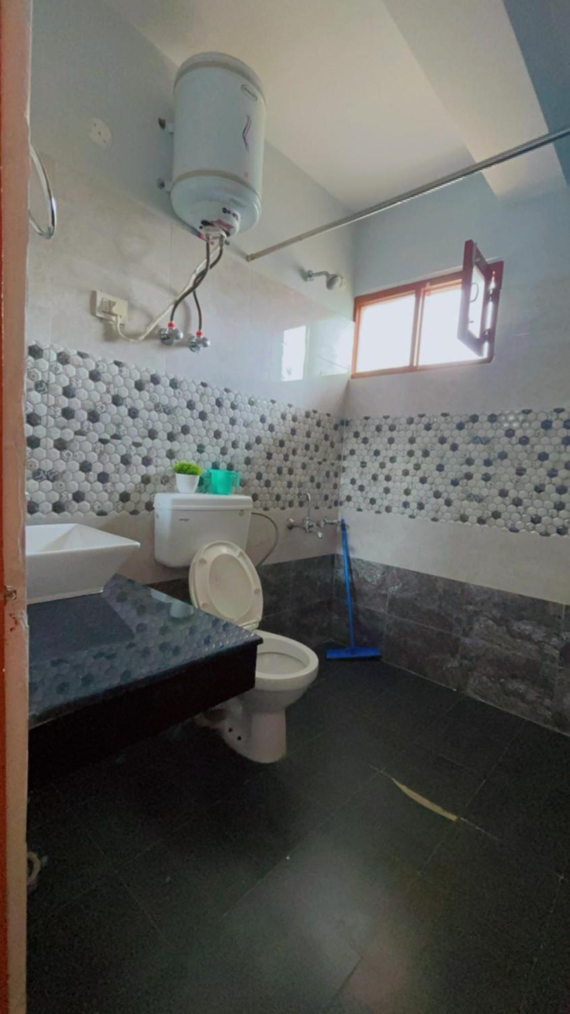Lha Pomo Apartment Kyelang Екстериор снимка