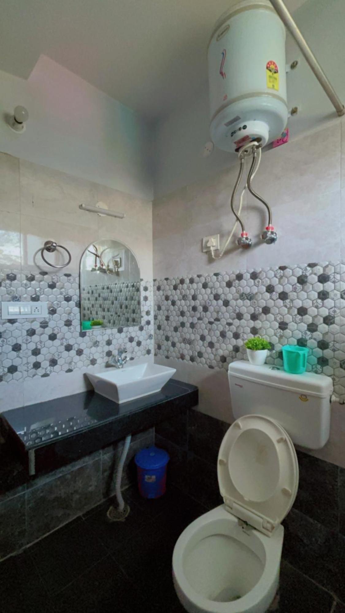 Lha Pomo Apartment Kyelang Екстериор снимка