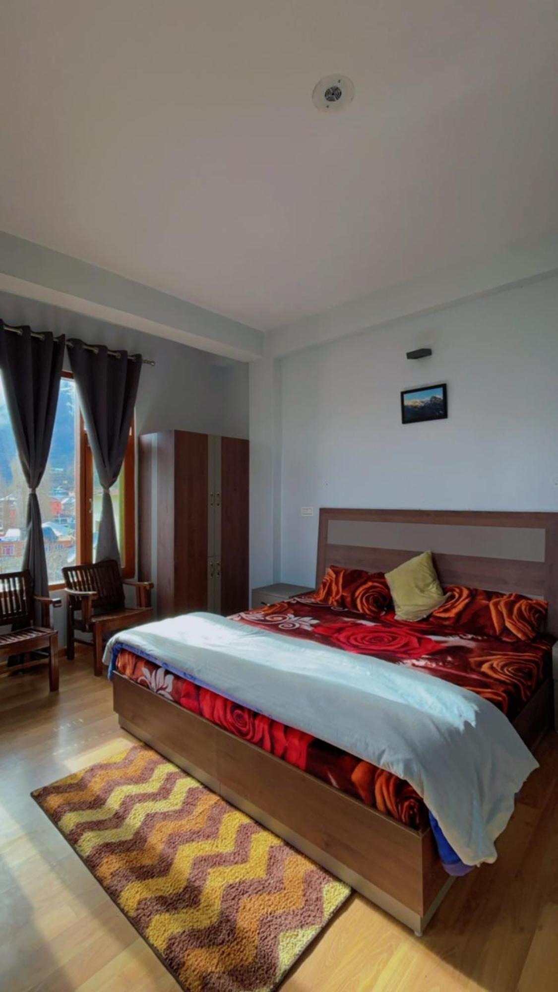 Lha Pomo Apartment Kyelang Екстериор снимка