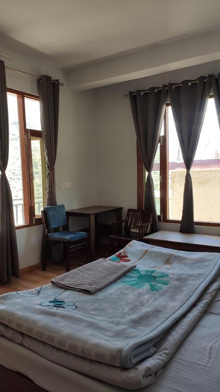 Lha Pomo Apartment Kyelang Екстериор снимка