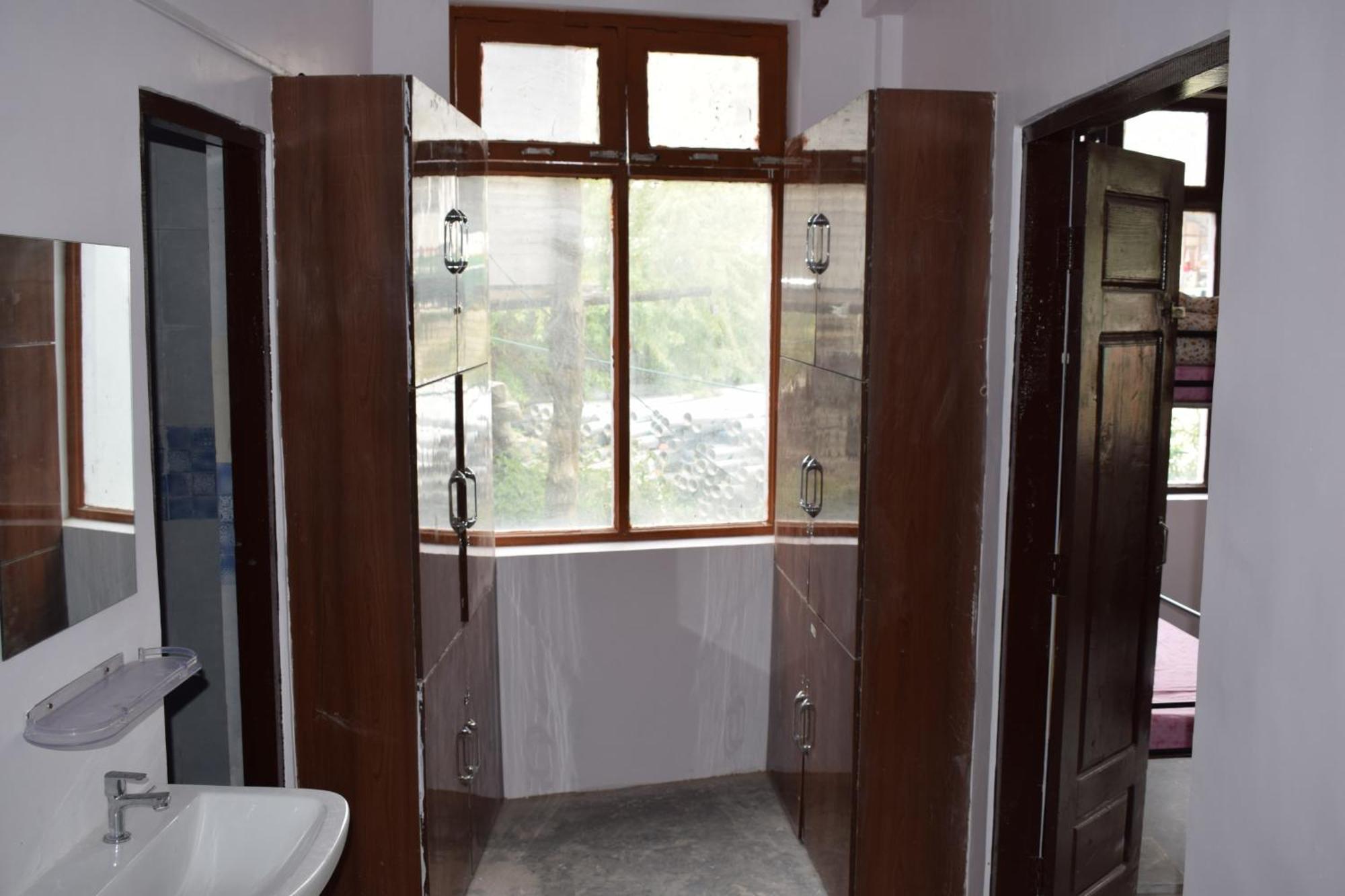 Lha Pomo Apartment Kyelang Екстериор снимка